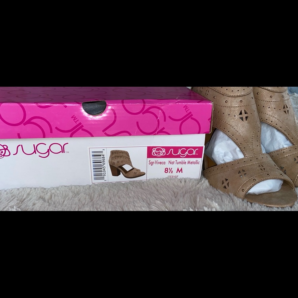 Gorgeous Natural Heeled Booties - Picture 8 of 8